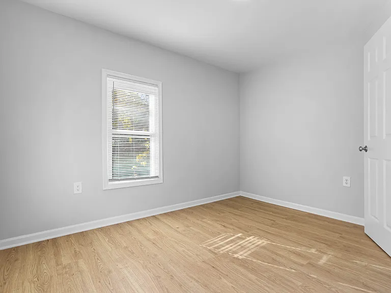 604 Dean St — Photo 15