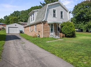 2239 Woodbine Dr, Hermitage, PA 16148