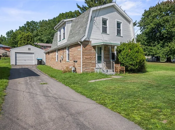 2239 Woodbine Dr, Hermitage, PA 16148