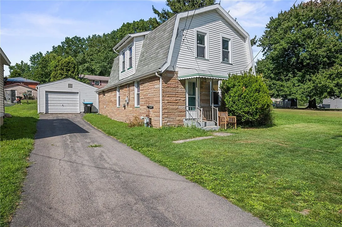 2239 Woodbine Dr photo 1