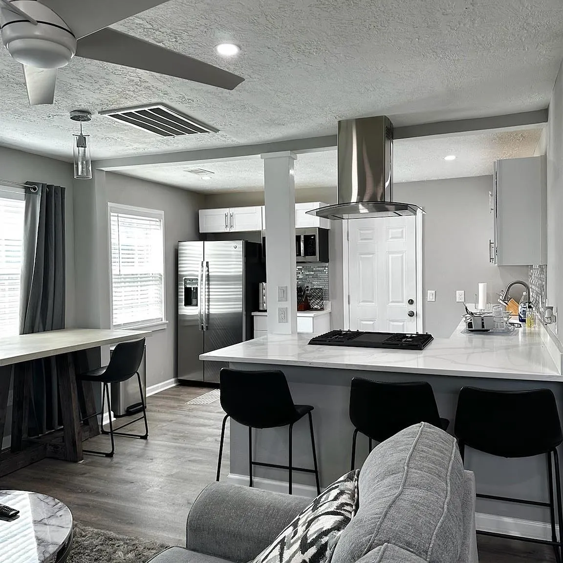 2 bed, 1.0 bath, 1000 sqft, $1,600 — Photo 1