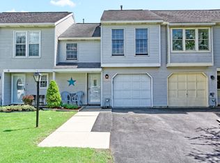 10 Kimberly Ct, Clifton Park, NY 12065