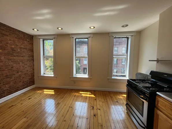 155 West 9th Street image 2 of 8