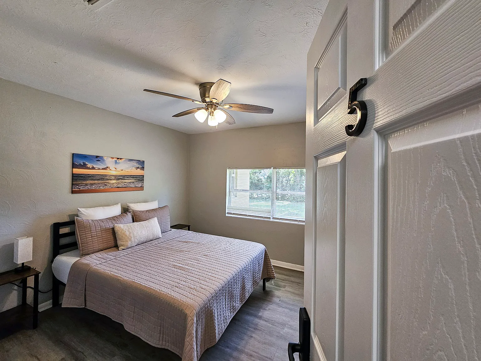 4 bed, 2.0 bath, 1482 sqft, $879 — Photo 1