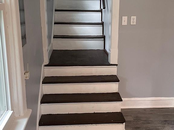stairway to 2nd floor
