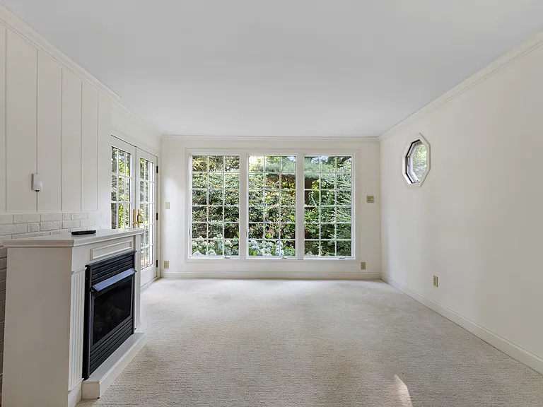 404 Lotis Way — Photo 22