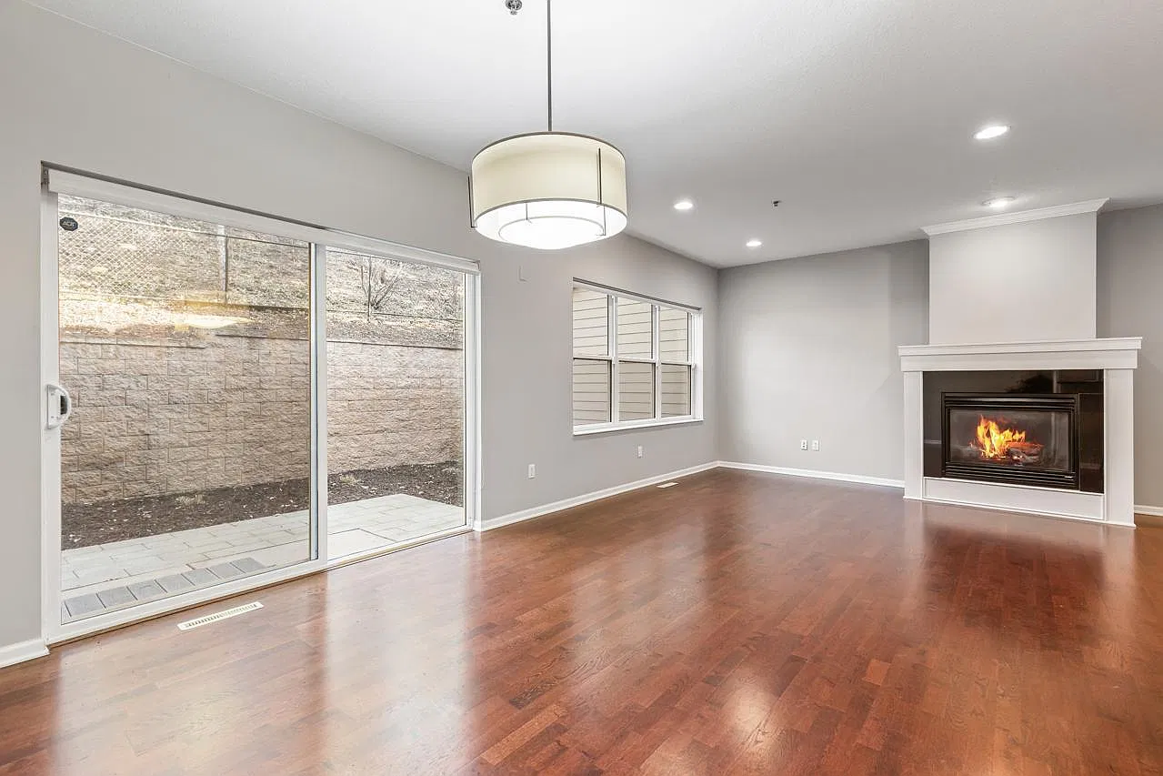 3 bed, 2.5 bath, 3194 sqft, $3,500 — Photo 4