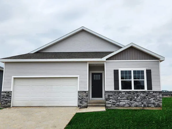 607 E Goldfinch Dr, Tiffin, IA 52340