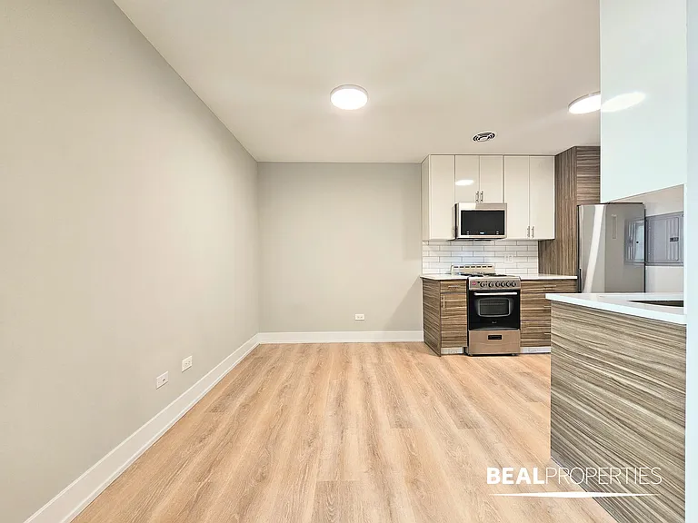 452 W Oakdale — Photo 61