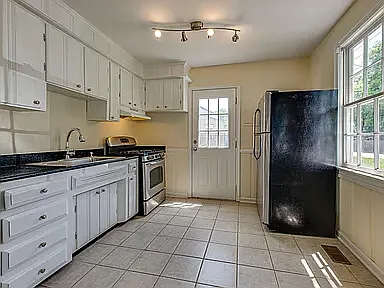 2 bed, 1087 sqft, $2,400 — Photo 2