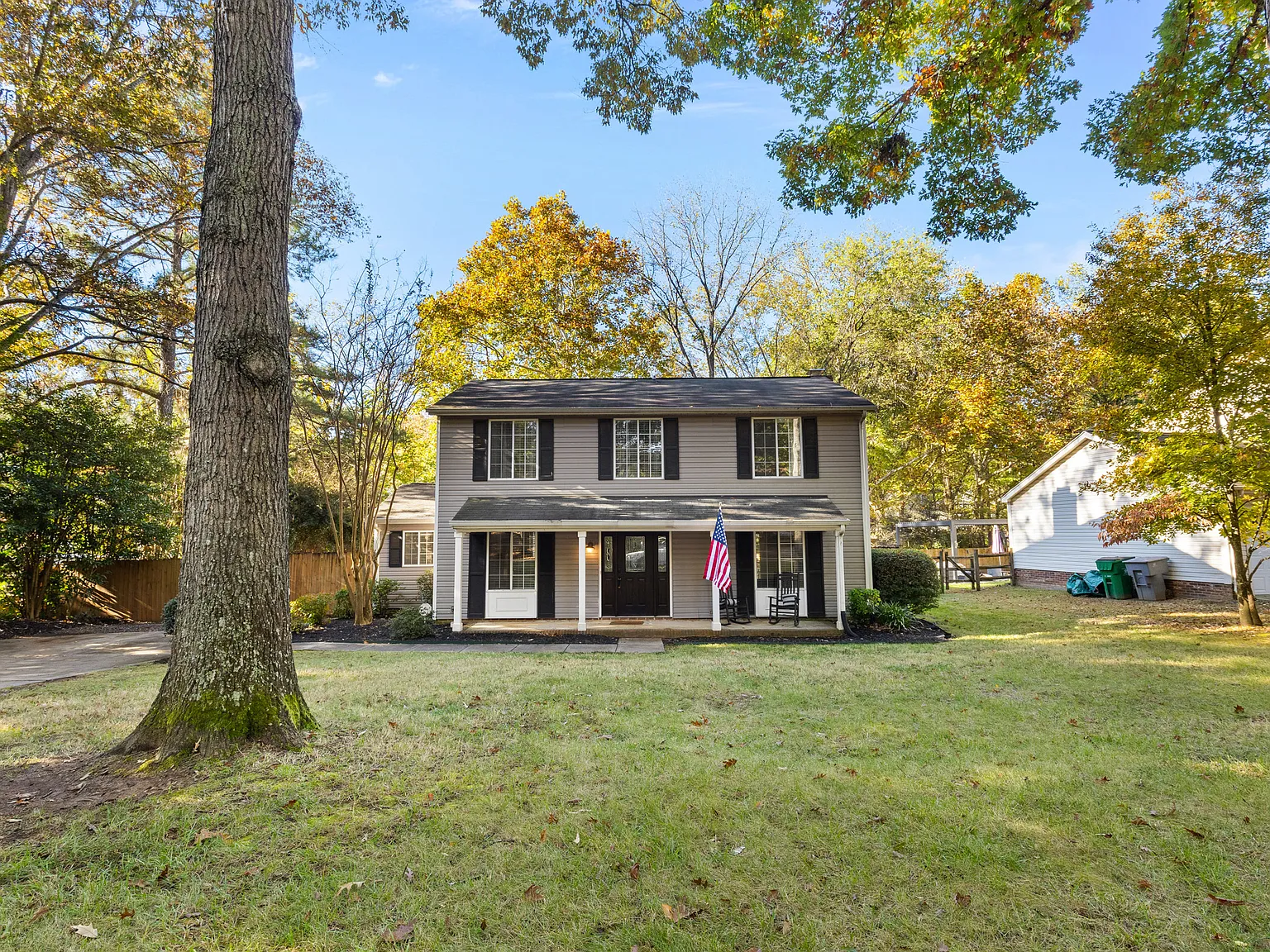 6726 Rollingridge Dr — Photo 2
