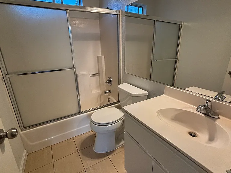 Upstairs full bathroom