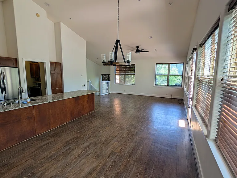 530 Evans Ct — Photo 5