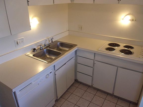 5th image of 810 Matson Pl Unit 906