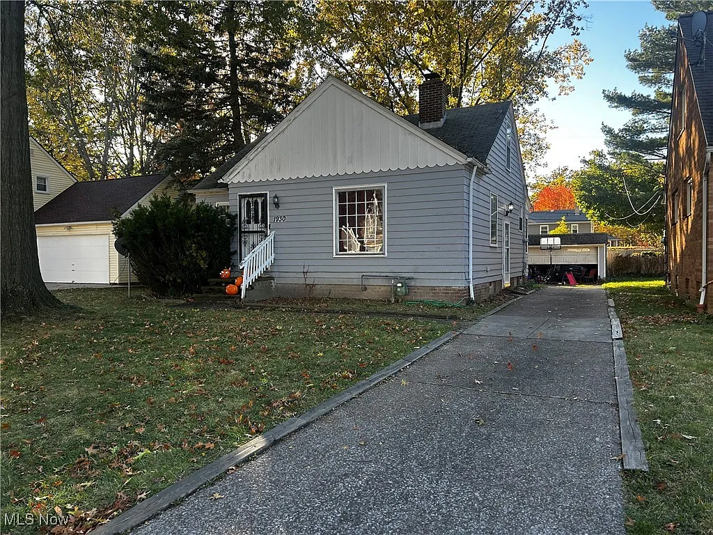 1930 Seneca Rd photo 1