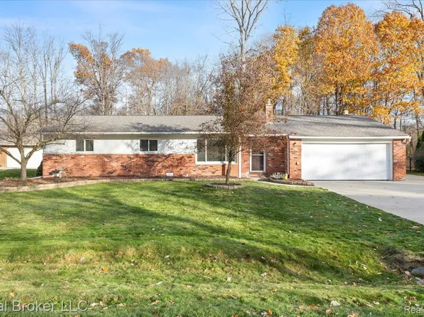 52048 Brentwood Dr, Shelby Township, MI 48316