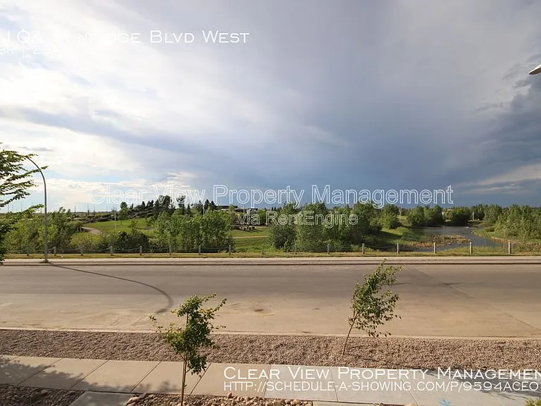 118 Sunridge Blvd W #UPPER LEVEL — Photo 12