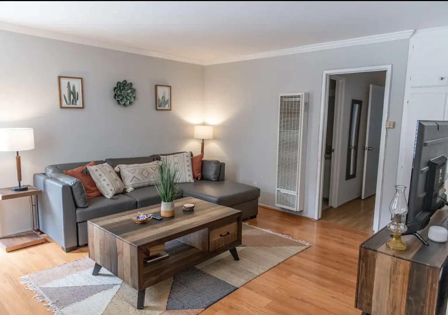 Spacious 2 bedroom — Photo 3