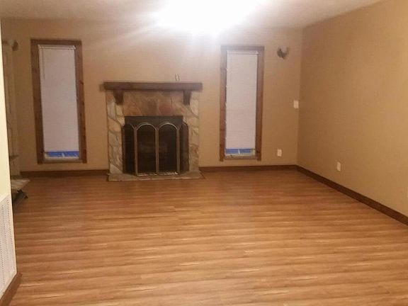 Living Room with gas-log fireplace