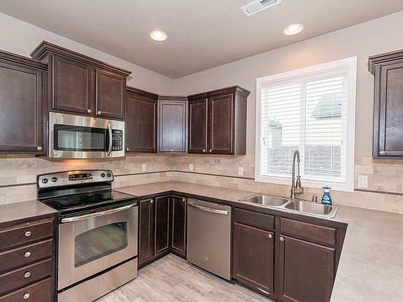4th image of 1449 Purple Sage St