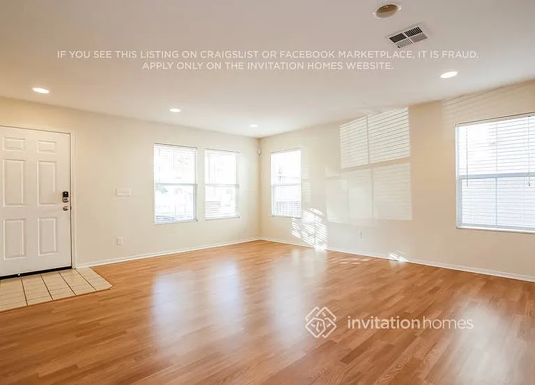 3043 Roadrunner Dr — Photo 3