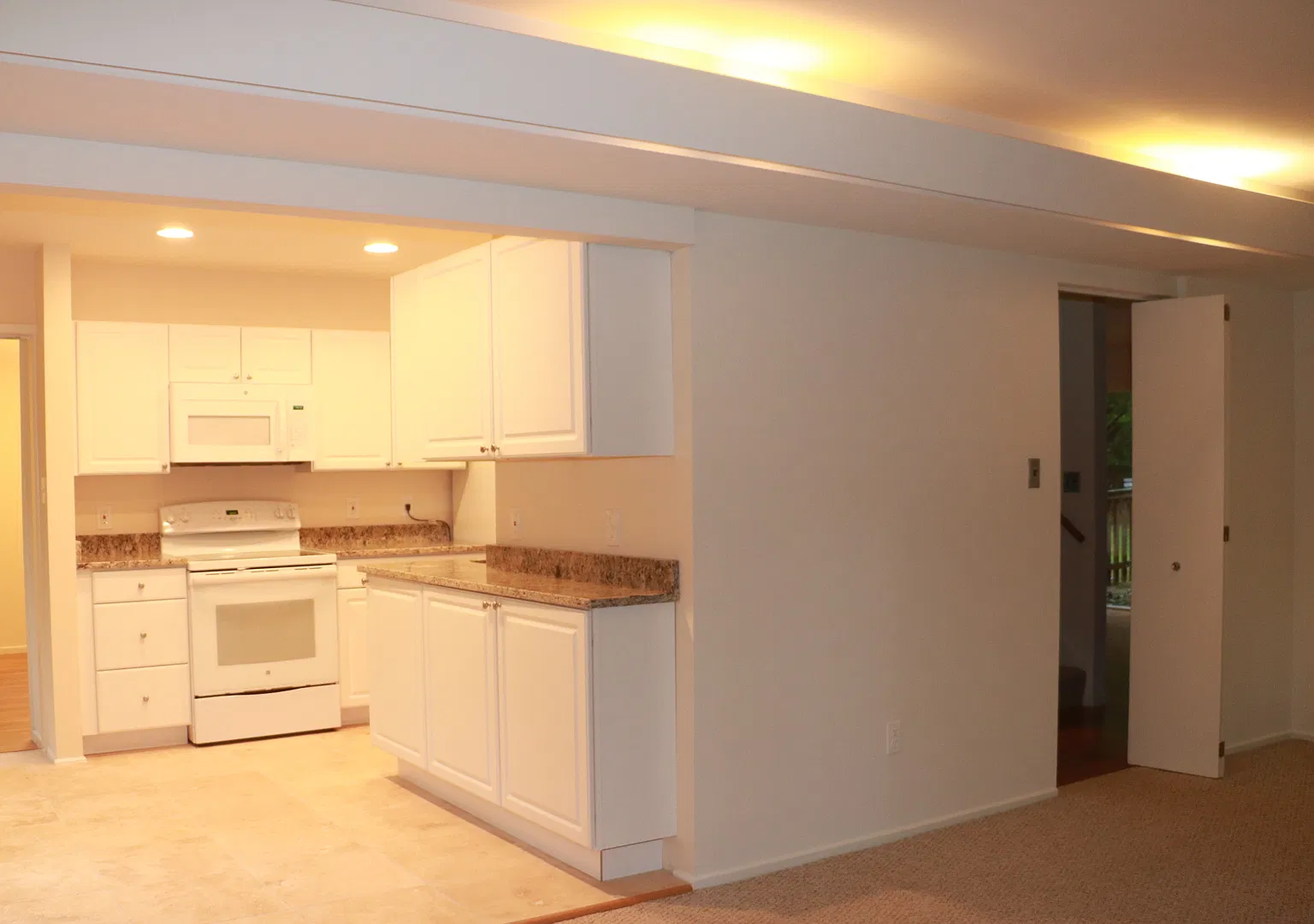 Coming Soon - Unique & Updated 4bd/2.5ba Contemporary Home In Bethesda — Photo 4