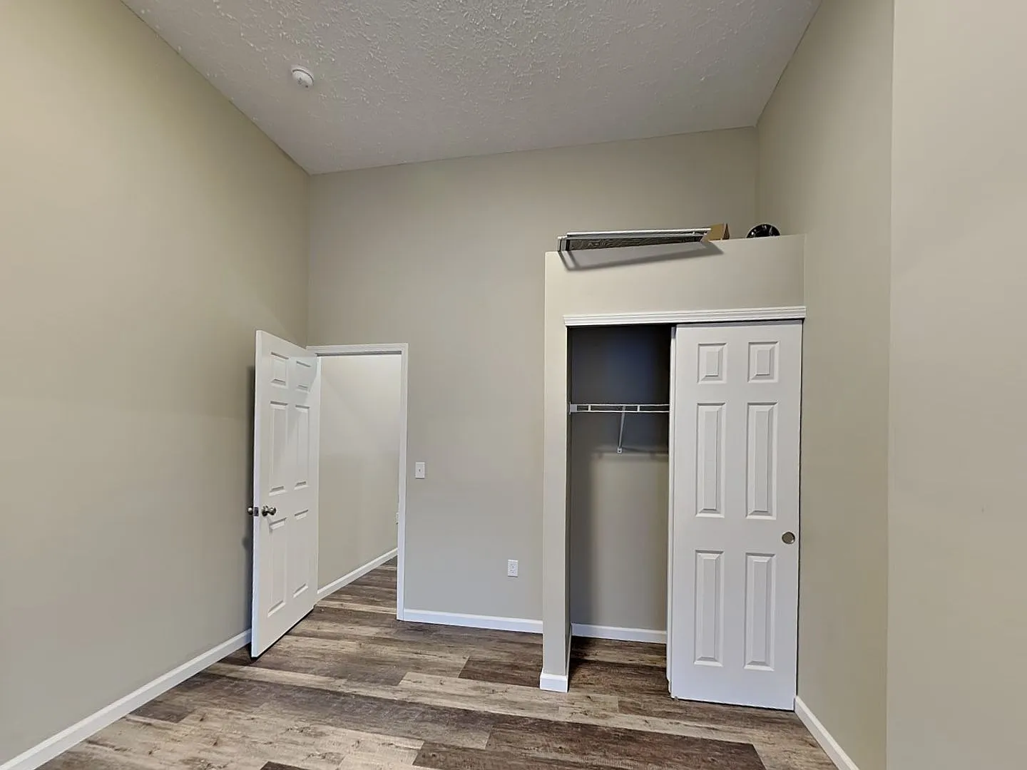 3 bed, 1.5 bath, $1,915 — Photo 3
