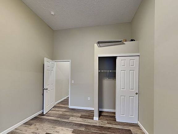 3rd image of 1361 Summit St