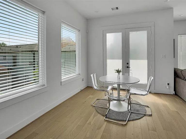 2711 Rosalie St — Photo 14