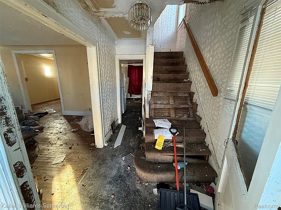 2nd image of 13127 Griggs St