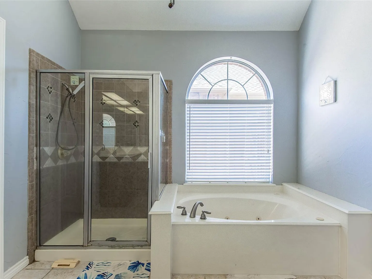 5 bed, 3377 sqft, $3,800 — Photo 4