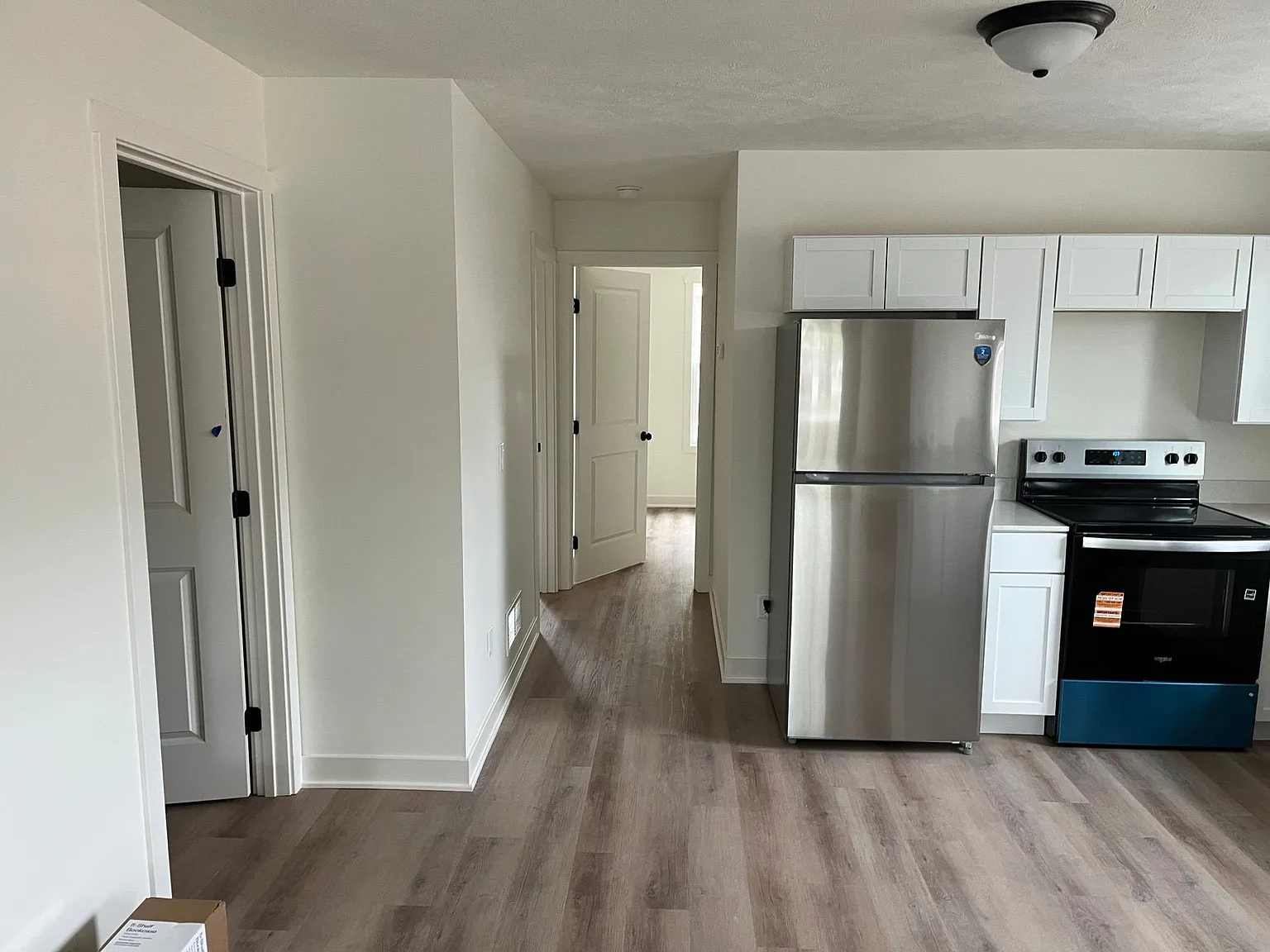 3 bed, 3.0 bath, 1050 sqft, $1,600 — Photo 4