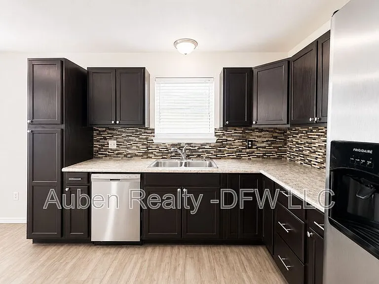 7716 Sable Ln — Photo 5