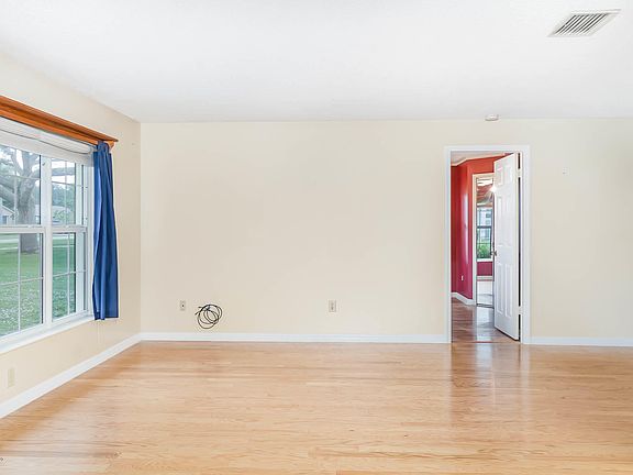 4th image of 2762 School Dr NE