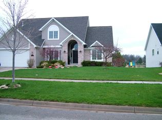 1022 Foxborough Dr, Williamston, MI 48895