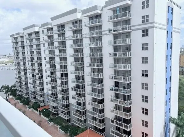 5085 NW 7th St, Miami, FL