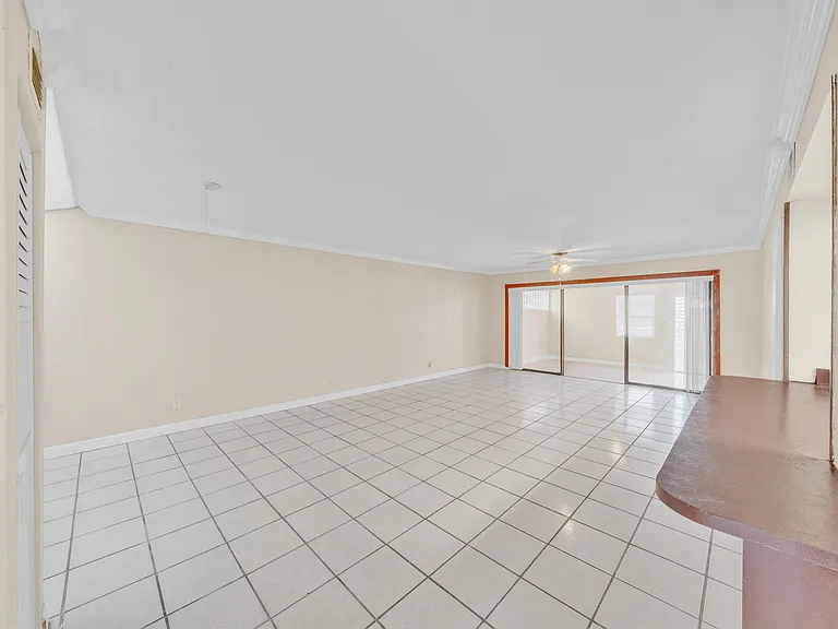 221 NW 43rd Pl — Photo 20