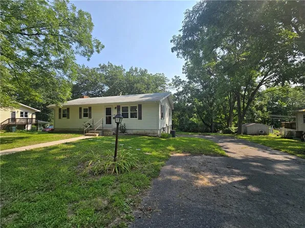 606 E Spring Valley St, Windsor, MO 65360