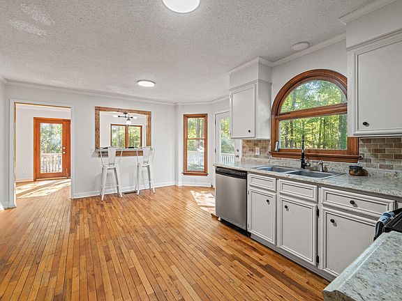 5th image of 325 Laws Rd