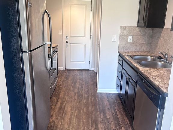 3rd image of 1542 NE Erin Ct