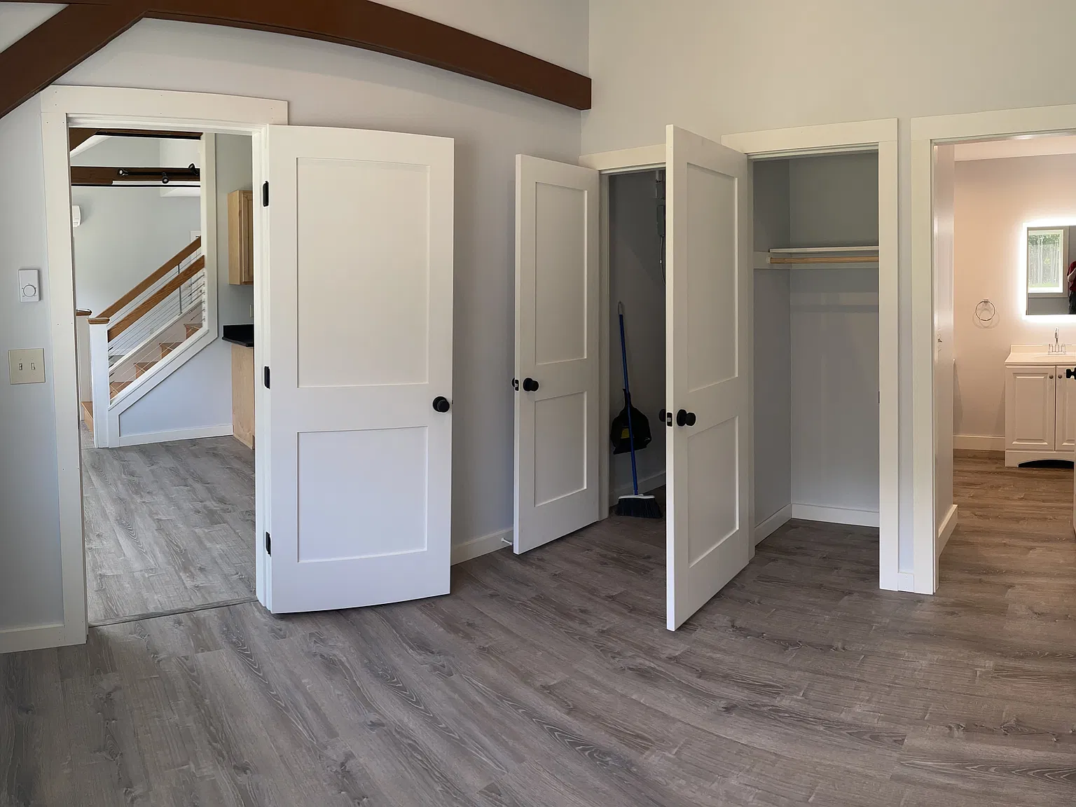 2 bed, 1.5 bath, 1100 sqft, $2,500 — Photo 2