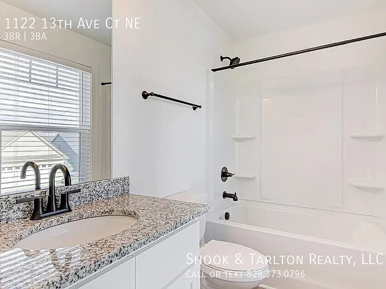 1122 13th Avenue Ct NE — Photo 5