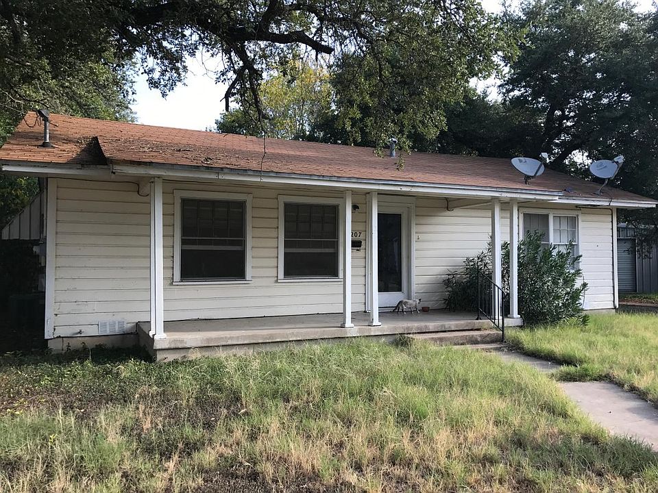 2nd image of 1207 Pleasant St