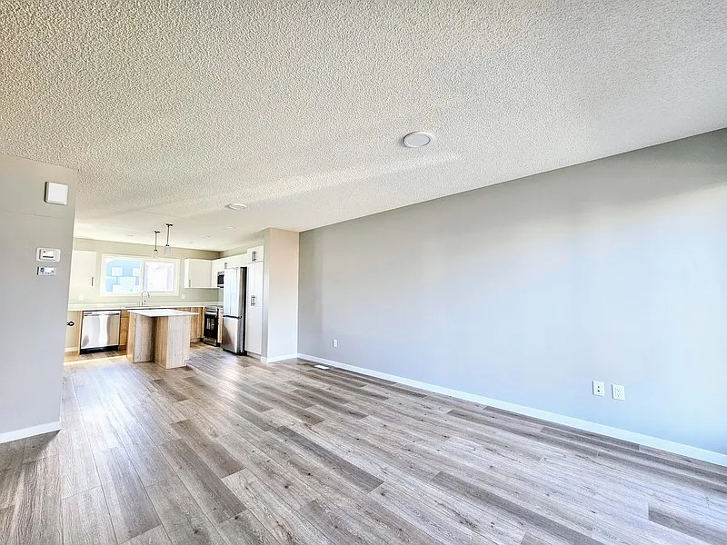 3 bed, 2.5 bath, 1200 sqft, $2,000 — Photo 4