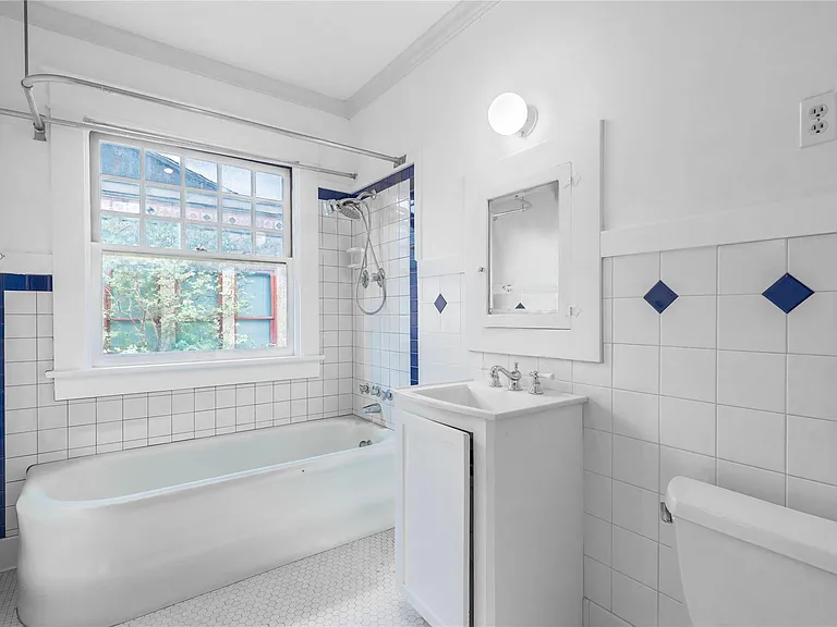 806 Winbern St #2 — Photo 9