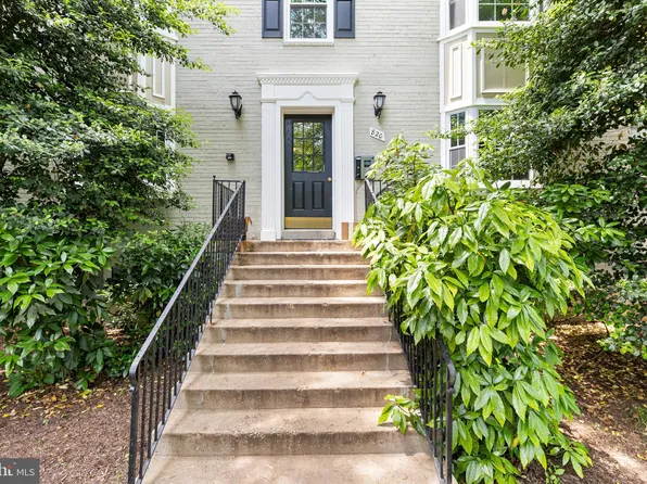 820 S Arlington Mill Dr #3-201, Arlington, VA 22204
