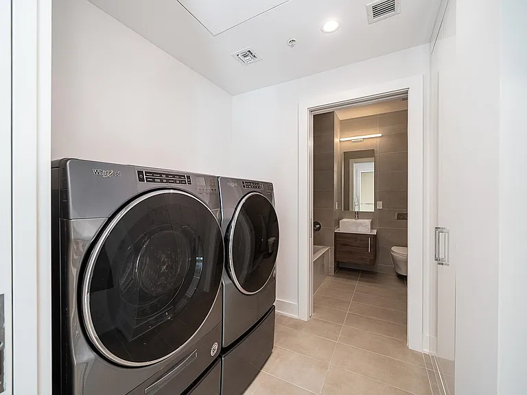 1024 Adams St #200 — Photo 10