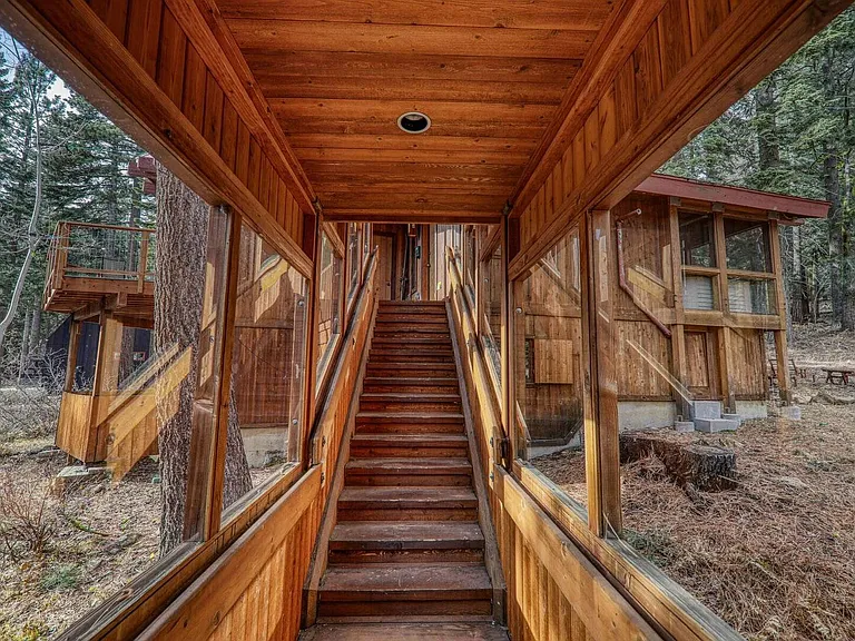 4040 Zermatt Rd — Photo 32