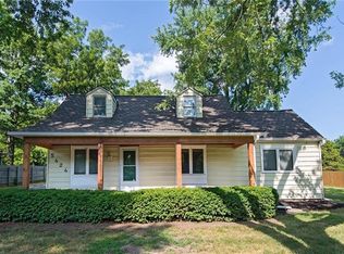 5424 Farley St, Shawnee, KS 66203