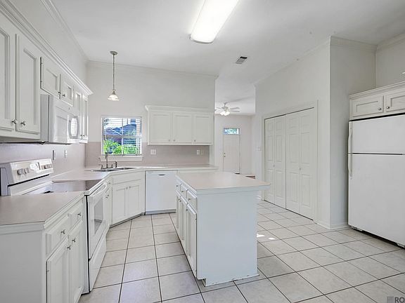 5th image of 352 Briarhaven Dr